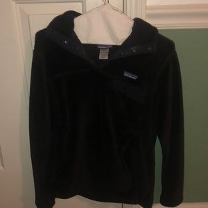 Black Women’s Patagonia Pullover